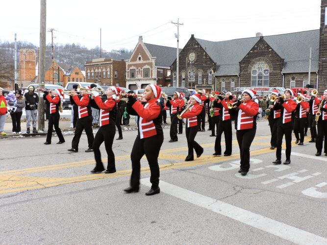Let trumpets sound